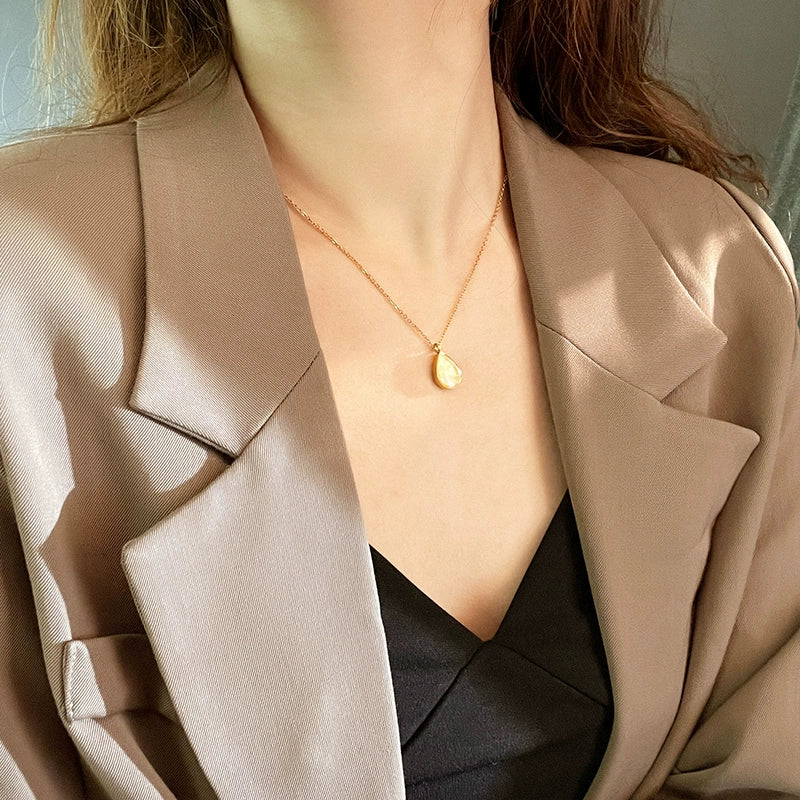 Natural Shell Patch Water Drop Necklace Female Clavicle Chain 2022 New Arrival Tide Special-Interest Design Non-Collision Original Titanium Steel