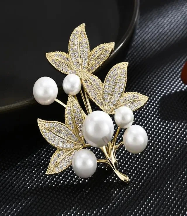 Luxury Lily Flower Brooches Women's Exquisite Crystal Bouquet Plant Corsage Pin Suit Jewelry Accessories