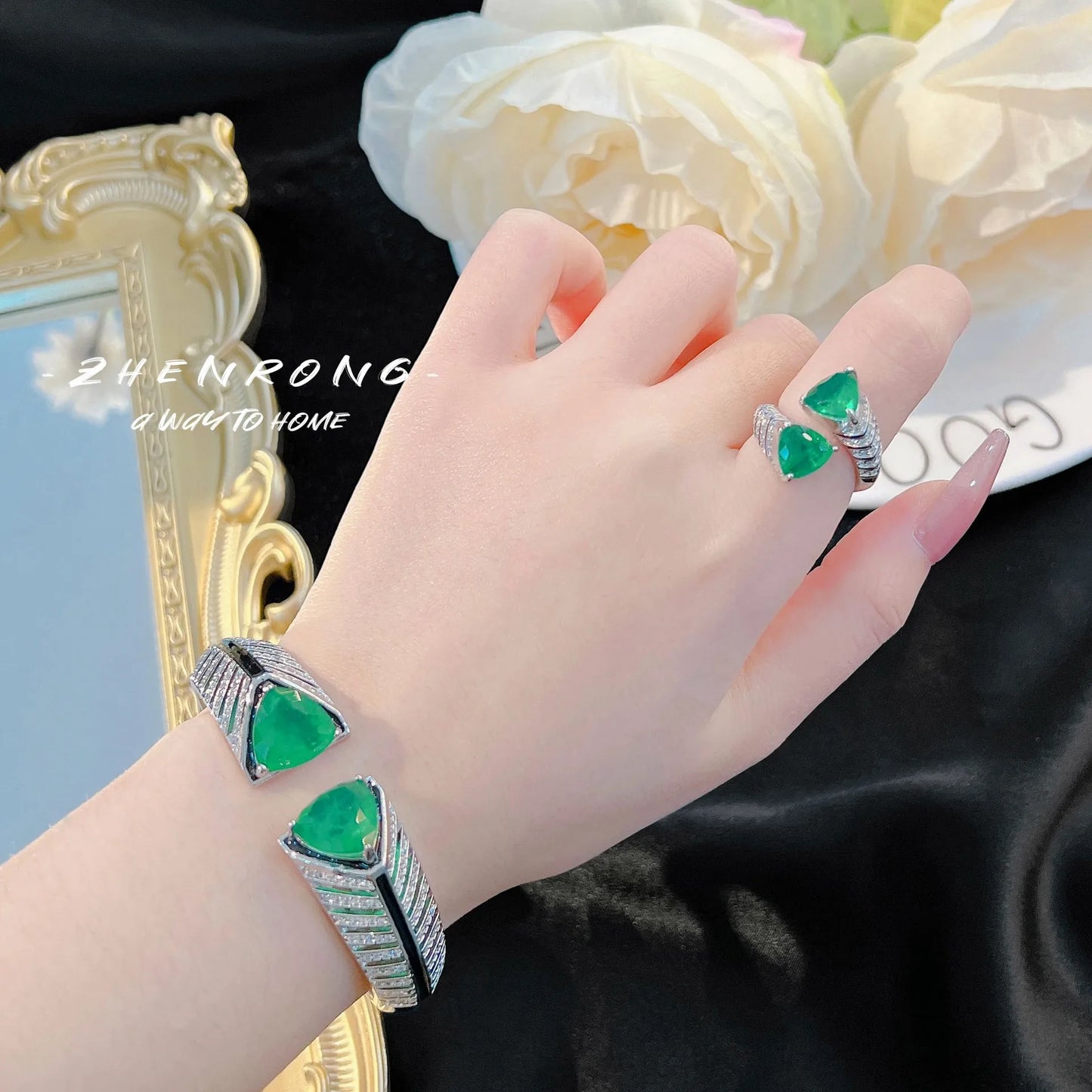 Vintage Luxury Artdeco Design Jewelry Inlaid Colombian Simulation Triangle Emerald Bracelets Rings Jewelry Sets For Women