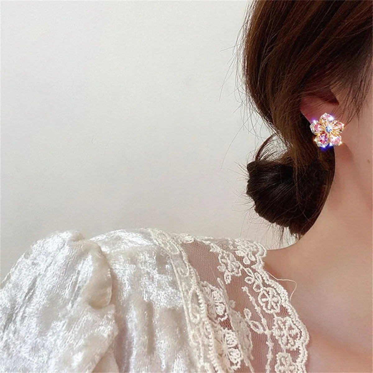 Korean Light Luxury Crystal Flower Earrings for Women Pink Sweet Cherry Blossom Zircon Earrings Girls Party Jewelry Bijoux Gifts