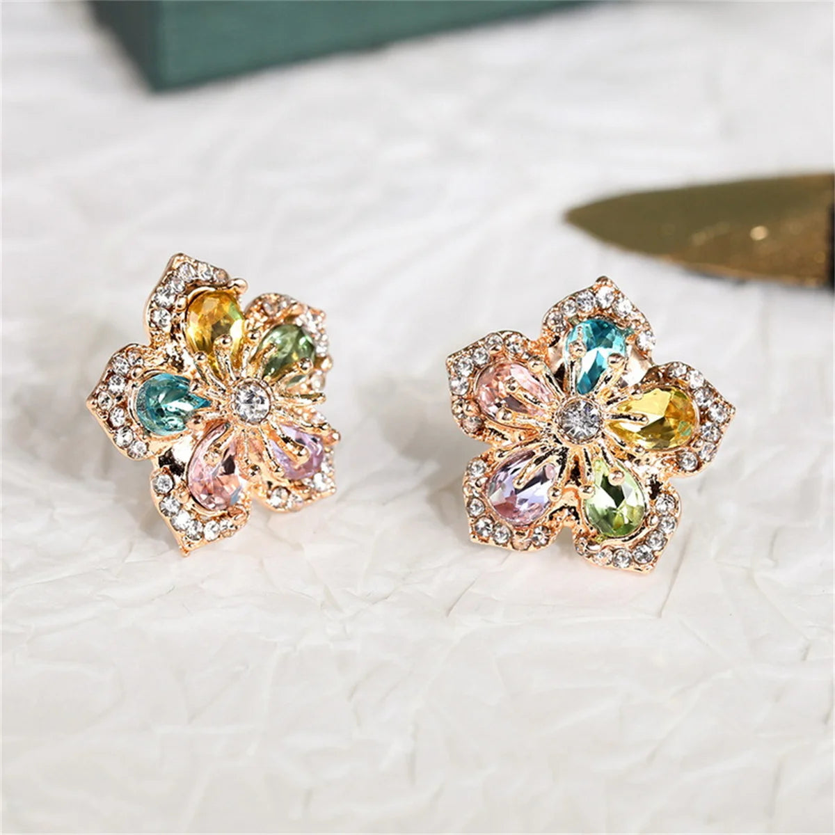 Korean Light Luxury Crystal Flower Earrings for Women Pink Sweet Cherry Blossom Zircon Earrings Girls Party Jewelry Bijoux Gifts