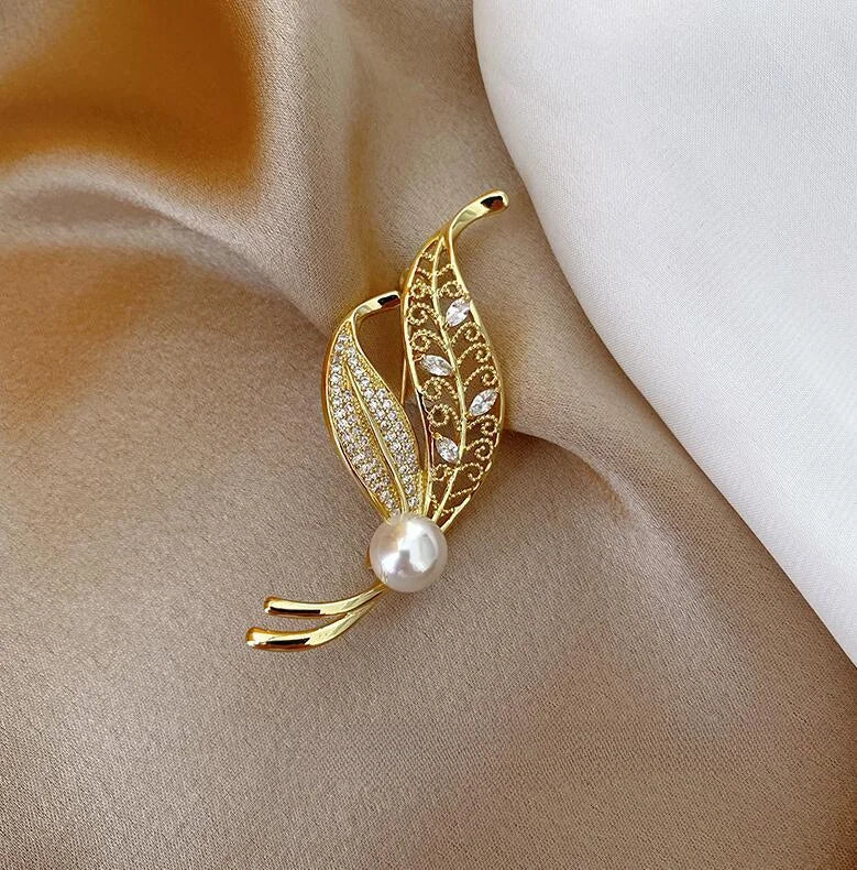 Golden Tulip Flower Imitation Pearl Brooch Shiny CZ Full Of Rhinestone Women's Brooches Metal Pins Party Badge Jewelry Gifts