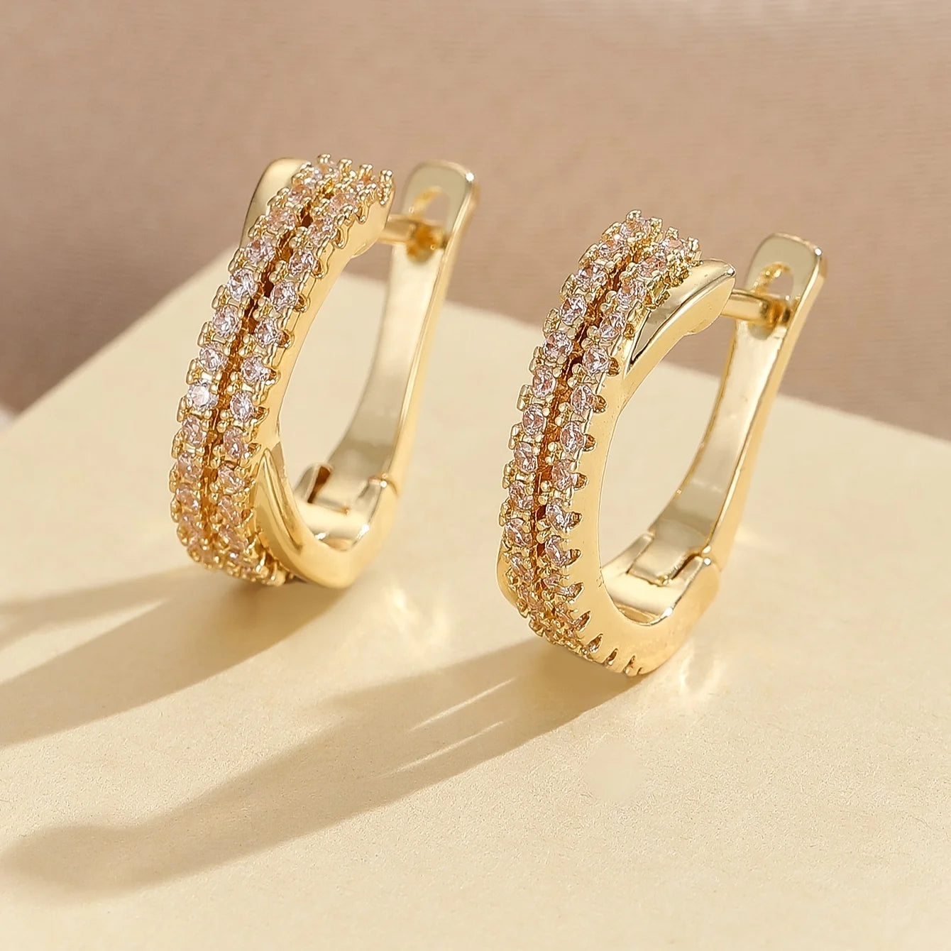 Hot Selling Trendy Crystal Earrings For Women Black And White Zircon Fashion Champagne Gold Color Earrings Wedding Jewelry Gifts