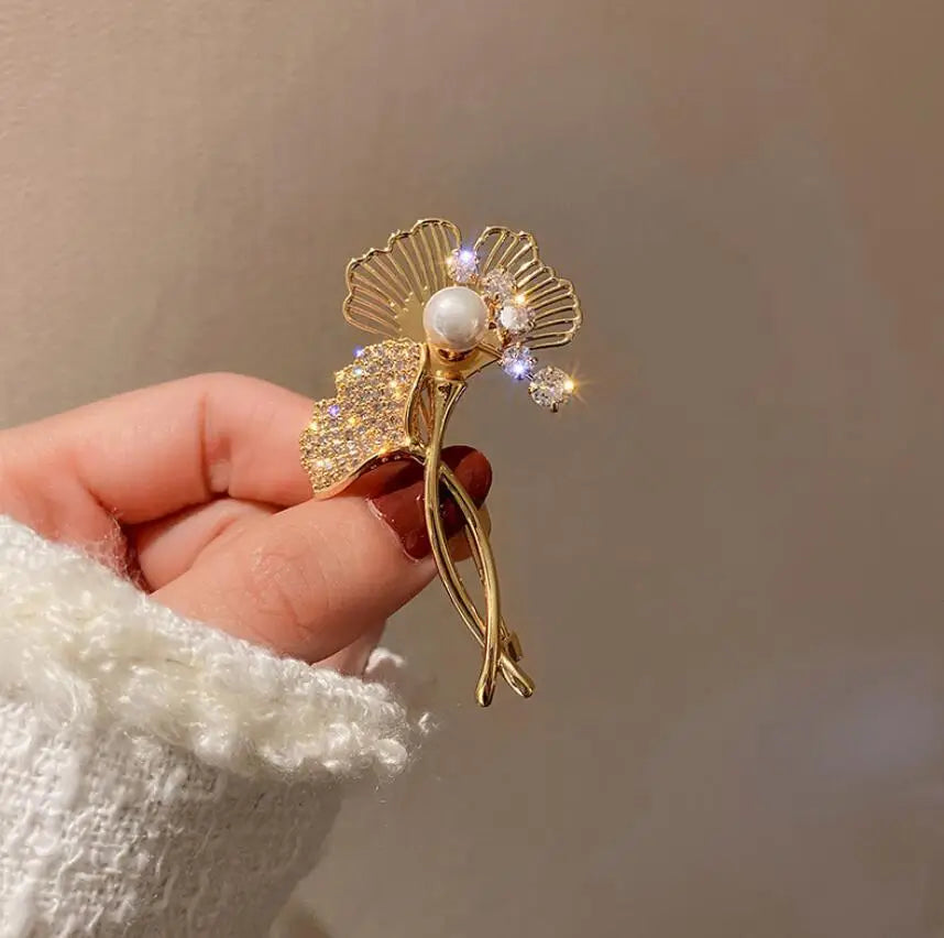 Luxury Lily Flower Brooches Women's Exquisite Crystal Bouquet Plant Corsage Pin Suit Jewelry Accessories