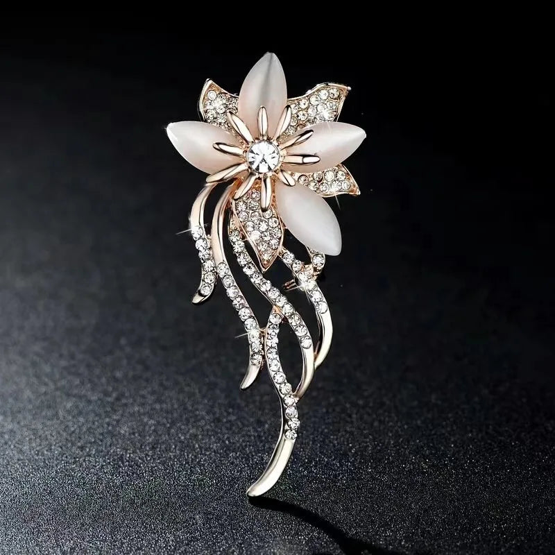 Luxury Lily Flower Brooches Women's Exquisite Crystal Bouquet Plant Corsage Pin Suit Jewelry Accessories