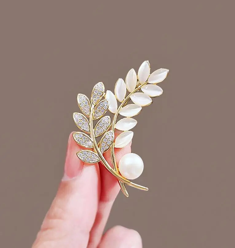 Golden Tulip Flower Imitation Pearl Brooch Shiny CZ Full Of Rhinestone Women's Brooches Metal Pins Party Badge Jewelry Gifts