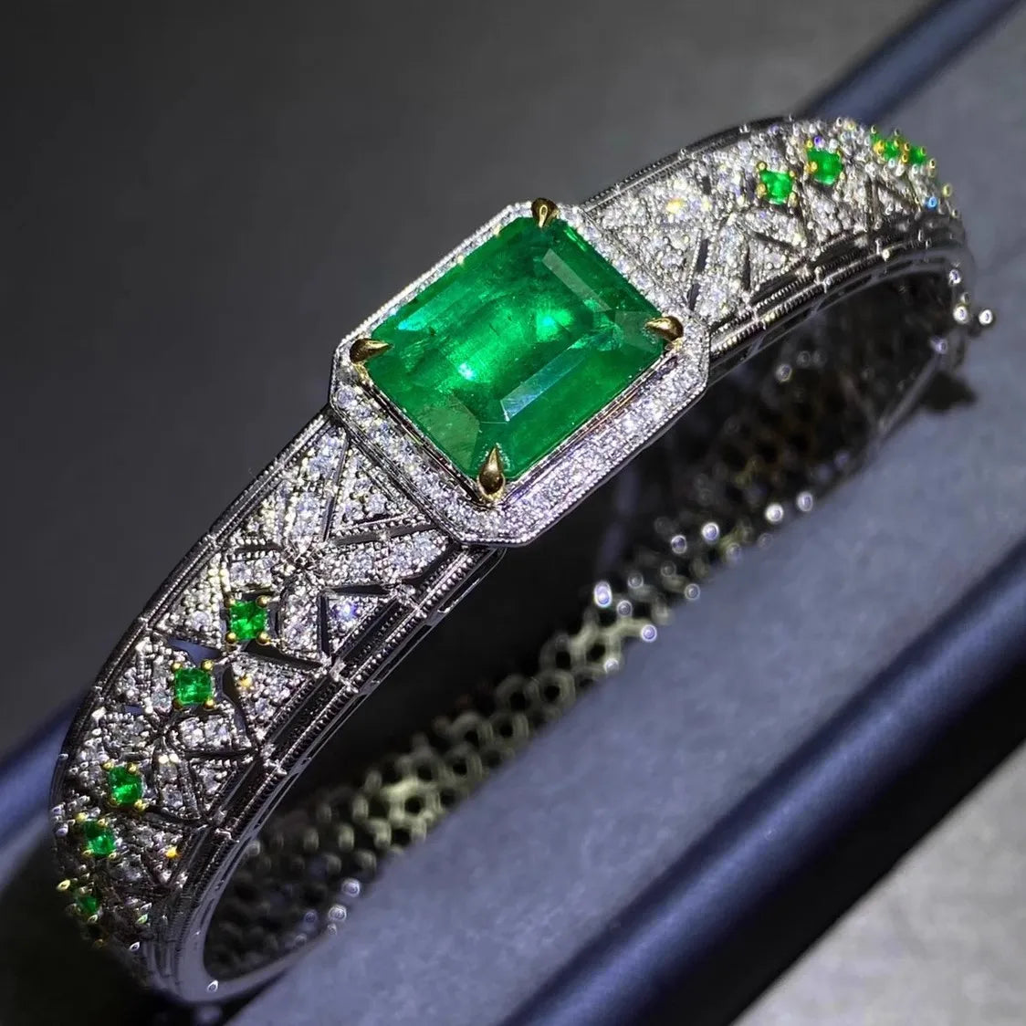 Vintage Lab Emerald Diamond Bangle 14K White Gold Party Engagement Bracelets Bangles for Women Bridal Wedding Accessaries