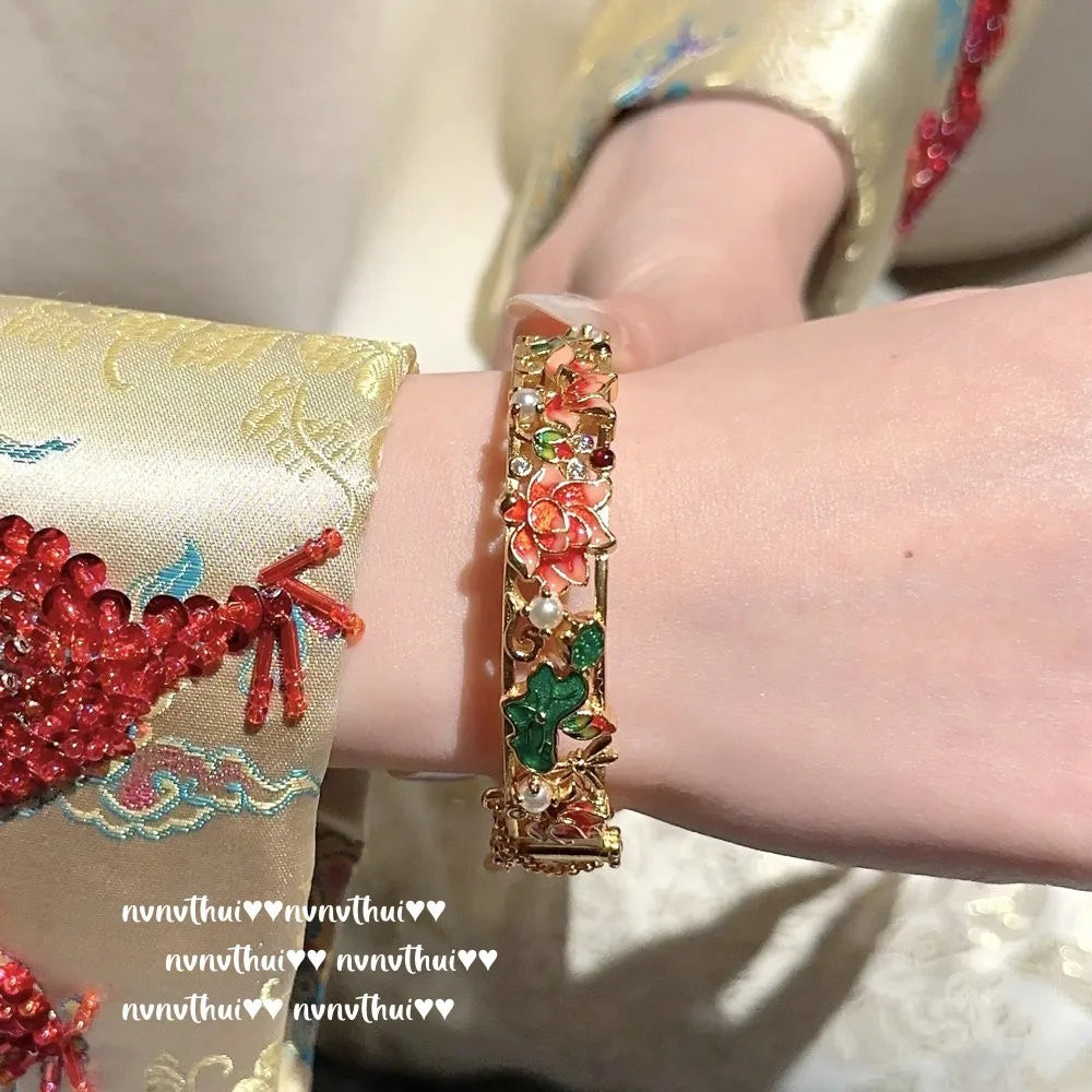 Fashion Design Charms Lotus Enamel Cuff Bracelet Noble 18K Gold Plated Women's Vintage Bangles Cocktail Party Antique Jewelry