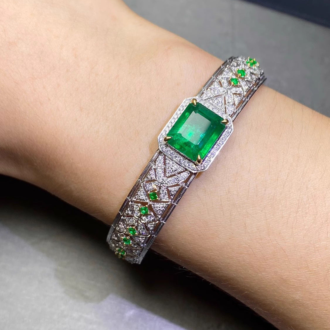 Vintage Lab Emerald Diamond Bangle 14K White Gold Party Engagement Bracelets Bangles for Women Bridal Wedding Accessaries