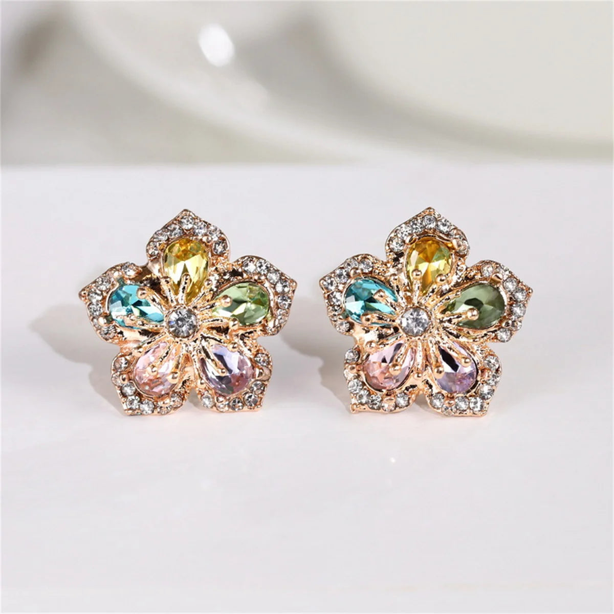 Korean Light Luxury Crystal Flower Earrings for Women Pink Sweet Cherry Blossom Zircon Earrings Girls Party Jewelry Bijoux Gifts