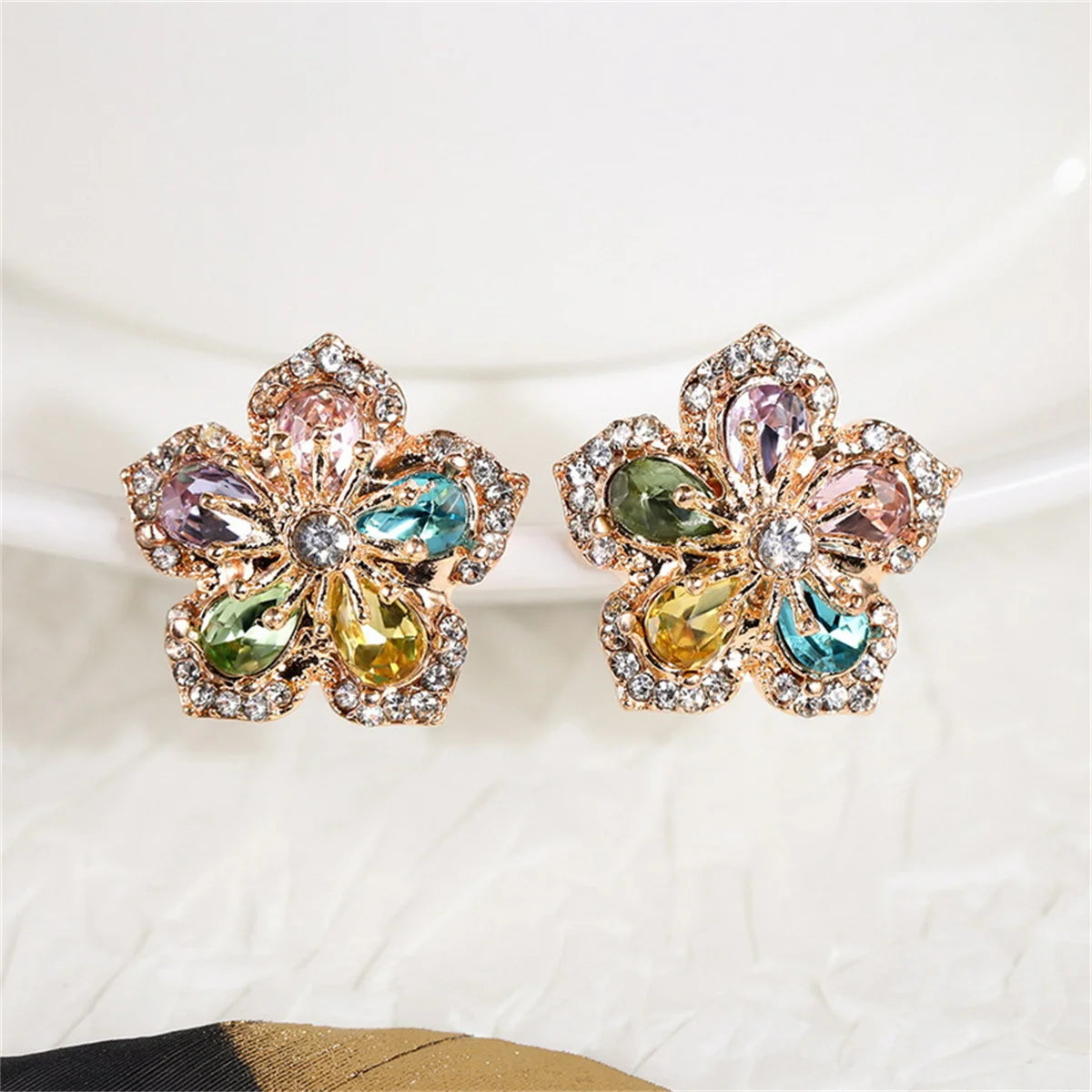 Korean Light Luxury Crystal Flower Earrings for Women Pink Sweet Cherry Blossom Zircon Earrings Girls Party Jewelry Bijoux Gifts