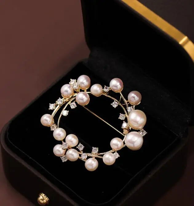 Luxury Lily Flower Brooches Women's Exquisite Crystal Bouquet Plant Corsage Pin Suit Jewelry Accessories