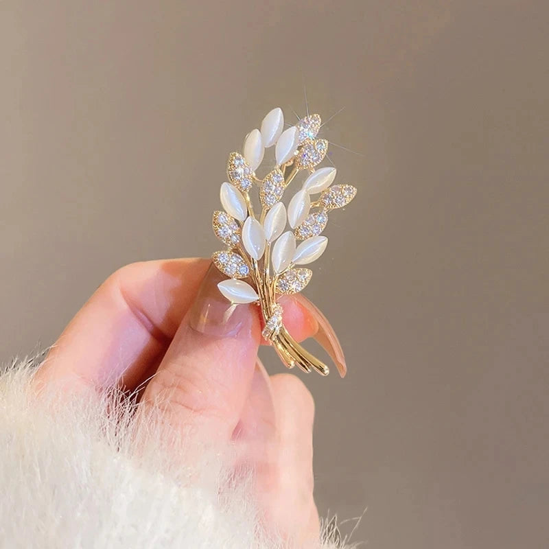 Luxury Lily Flower Brooches Women's Exquisite Crystal Bouquet Plant Corsage Pin Suit Jewelry Accessories