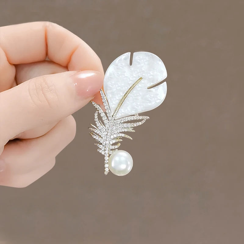 Luxury Lily Flower Brooches Women's Exquisite Crystal Bouquet Plant Corsage Pin Suit Jewelry Accessories