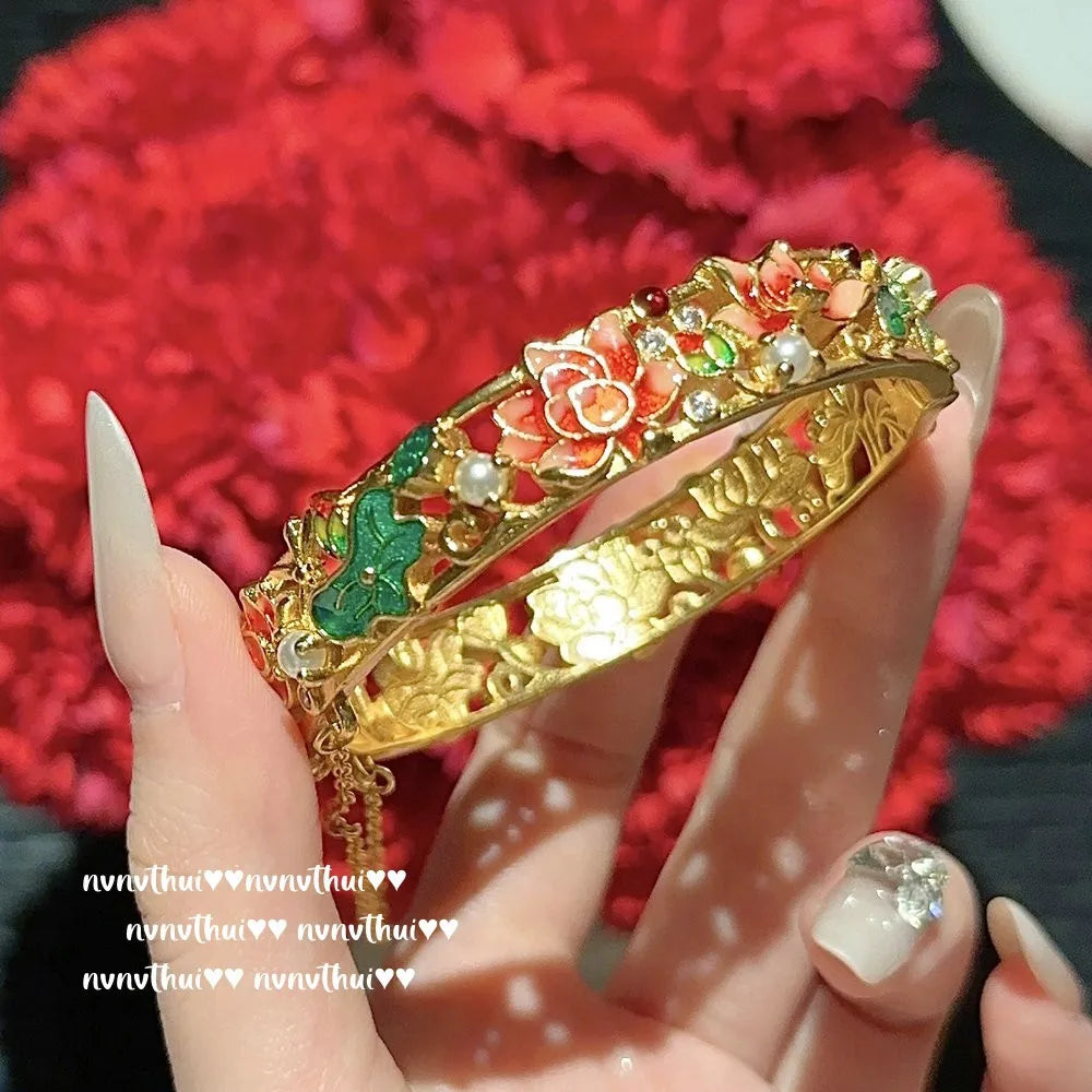 Fashion Design Charms Lotus Enamel Cuff Bracelet Noble 18K Gold Plated Women's Vintage Bangles Cocktail Party Antique Jewelry